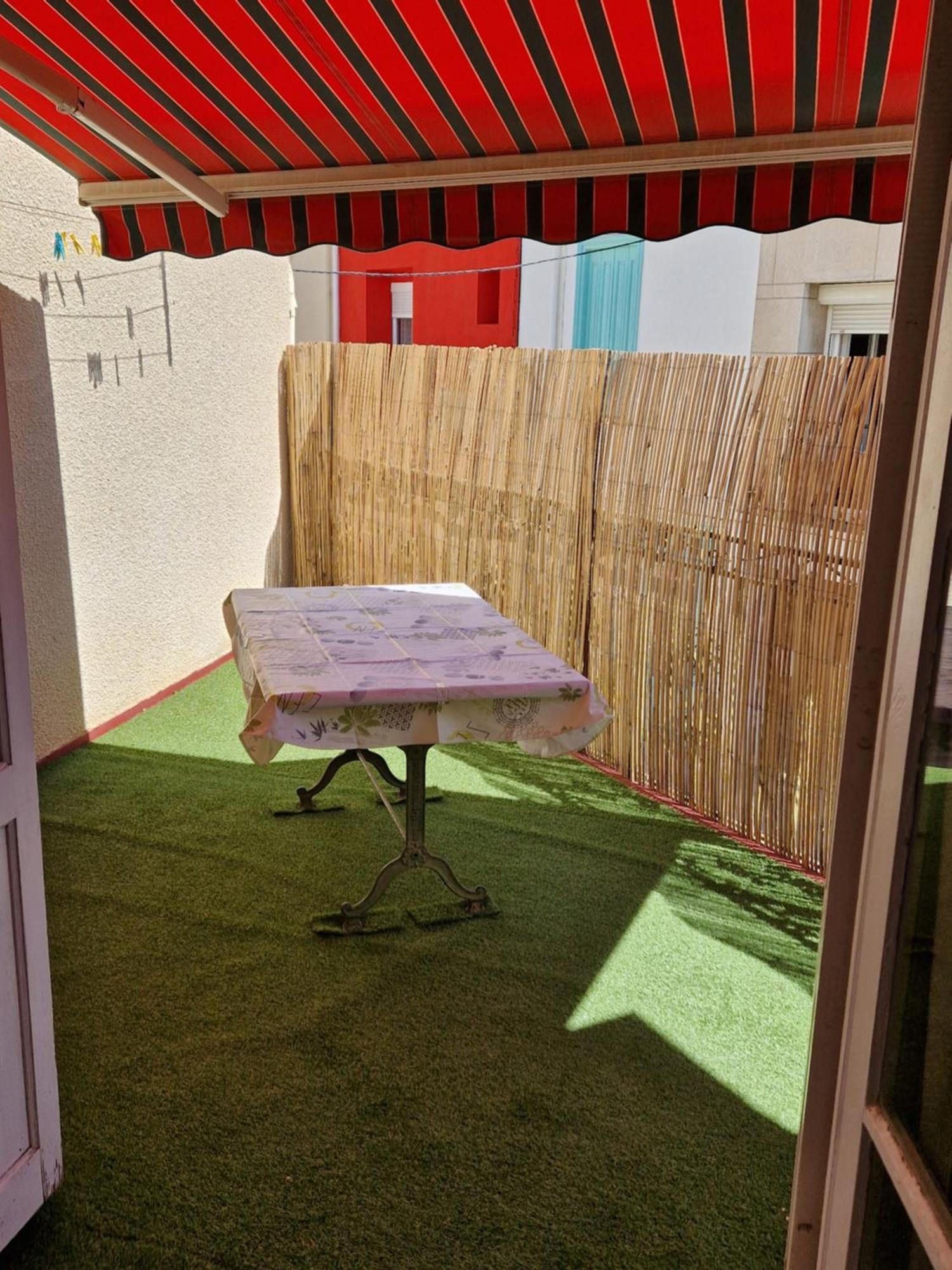 Appartement Avec Terrasse Saint Laurent De La Salanque Luaran gambar